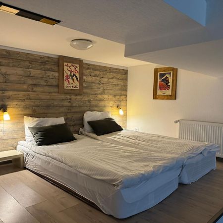 Mountain Cricket Chalets And Apartments Gudauri Bagian luar foto