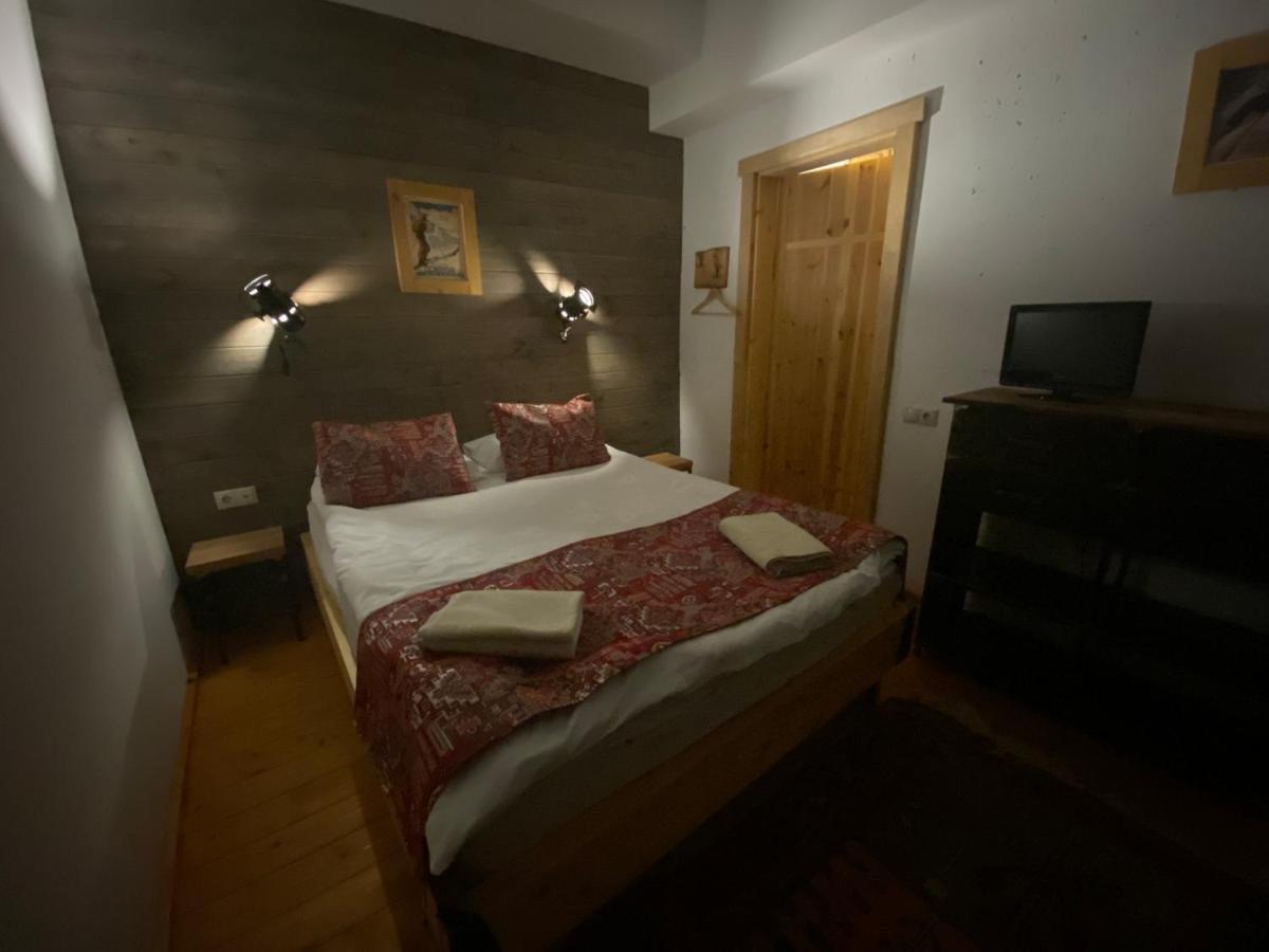 Mountain Cricket Chalets And Apartments Gudauri Bagian luar foto