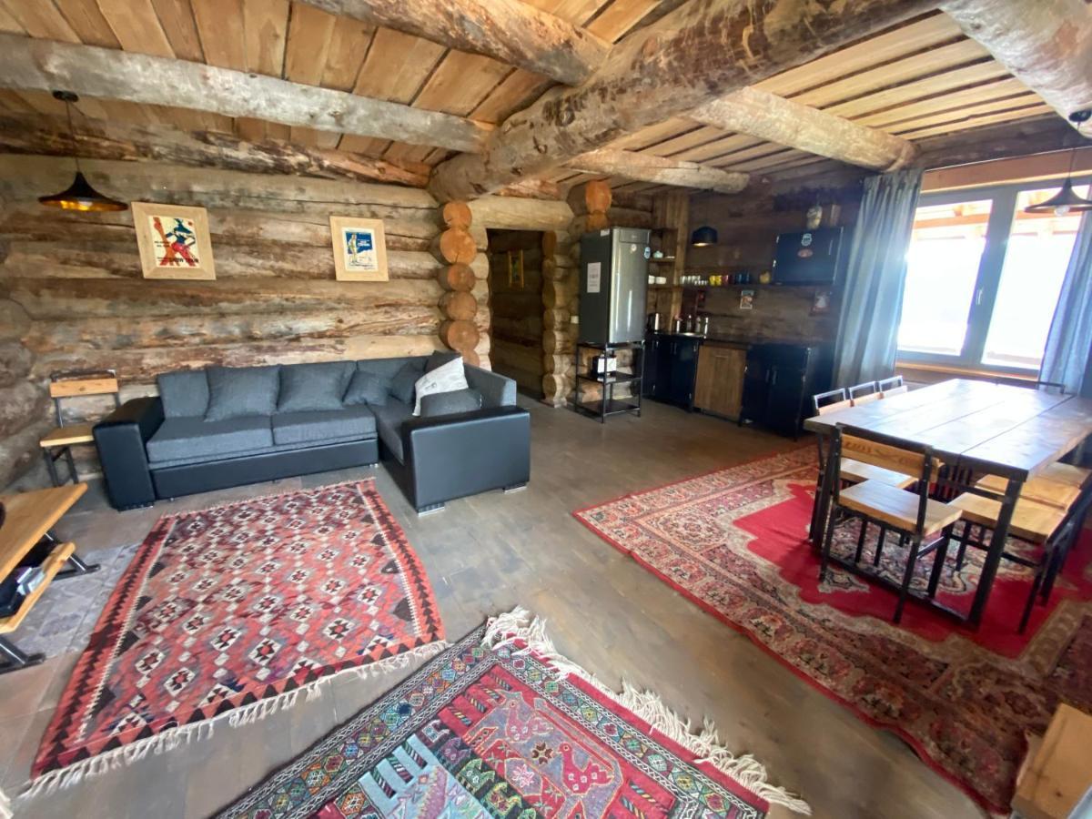 Mountain Cricket Chalets And Apartments Gudauri Bagian luar foto