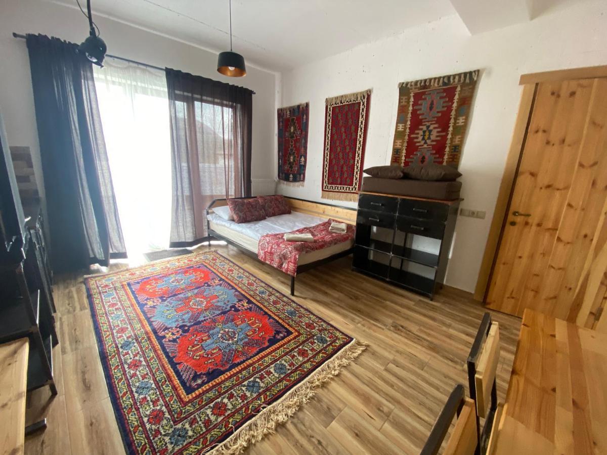 Mountain Cricket Chalets And Apartments Gudauri Ruang foto