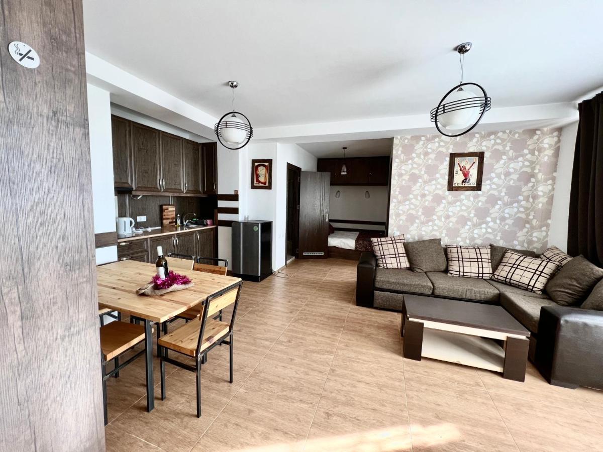 Mountain Cricket Chalets And Apartments Gudauri Bagian luar foto