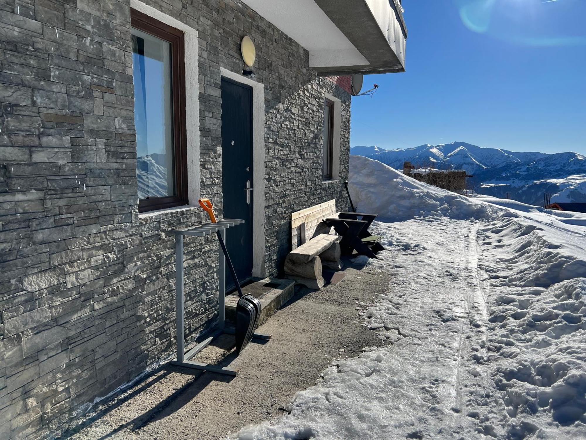 Mountain Cricket Chalets And Apartments Gudauri Bagian luar foto