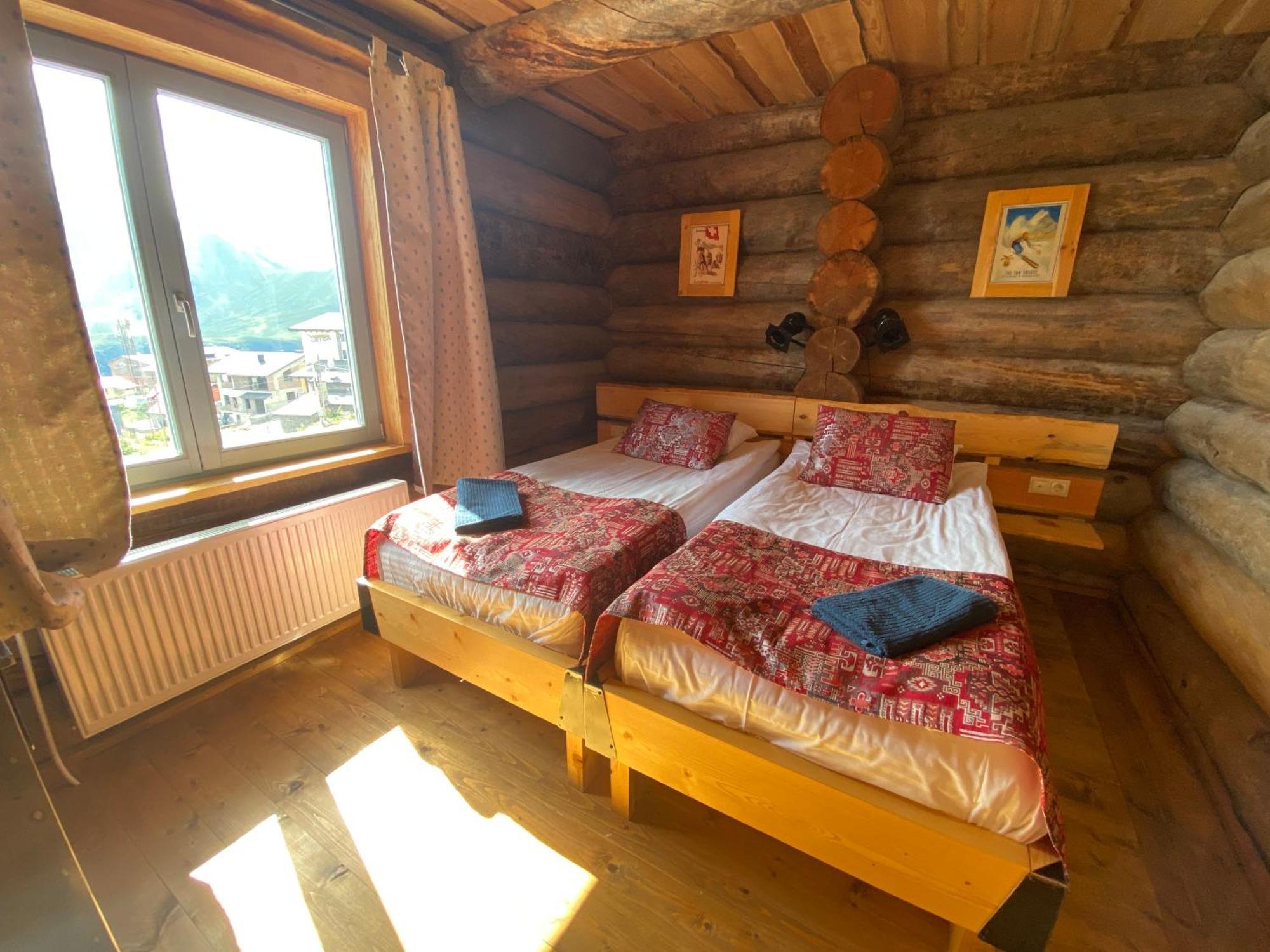 Mountain Cricket Chalets And Apartments Gudauri Bagian luar foto