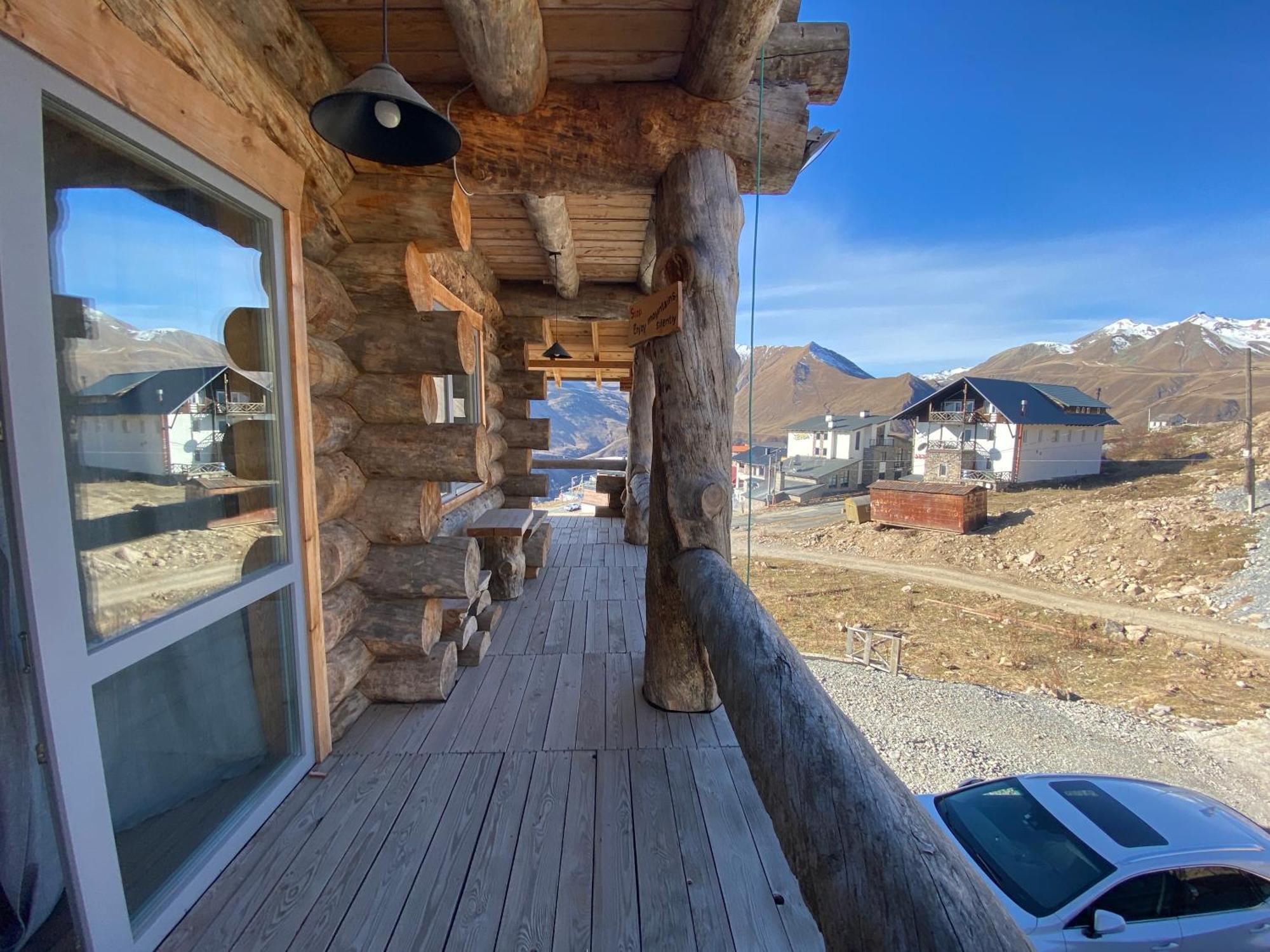 Mountain Cricket Chalets And Apartments Gudauri Ruang foto
