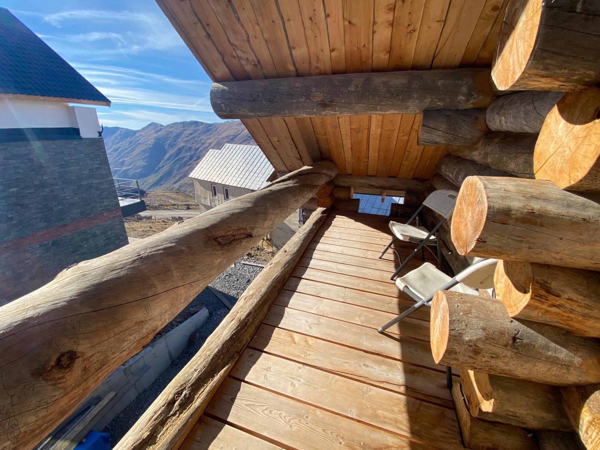 Mountain Cricket Chalets And Apartments Gudauri Ruang foto
